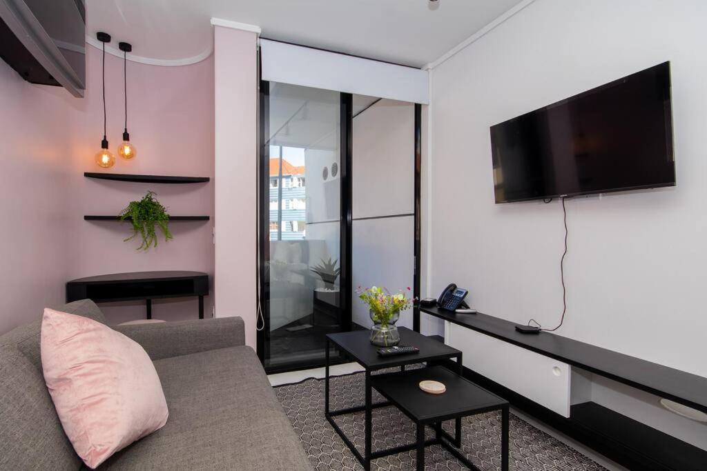 Apartment Petite In Sea Point 107 Flamingo